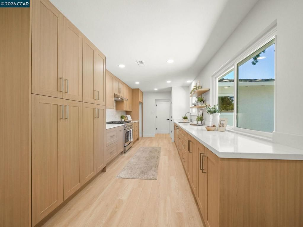 Image 19 of property listing at 136 Arbolado Dr, Walnut Creek, CA 94598