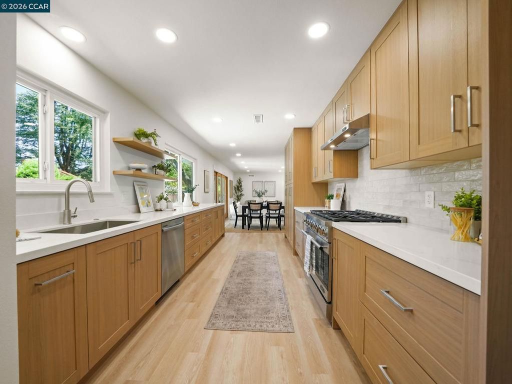Image 20 of property listing at 136 Arbolado Dr, Walnut Creek, CA 94598