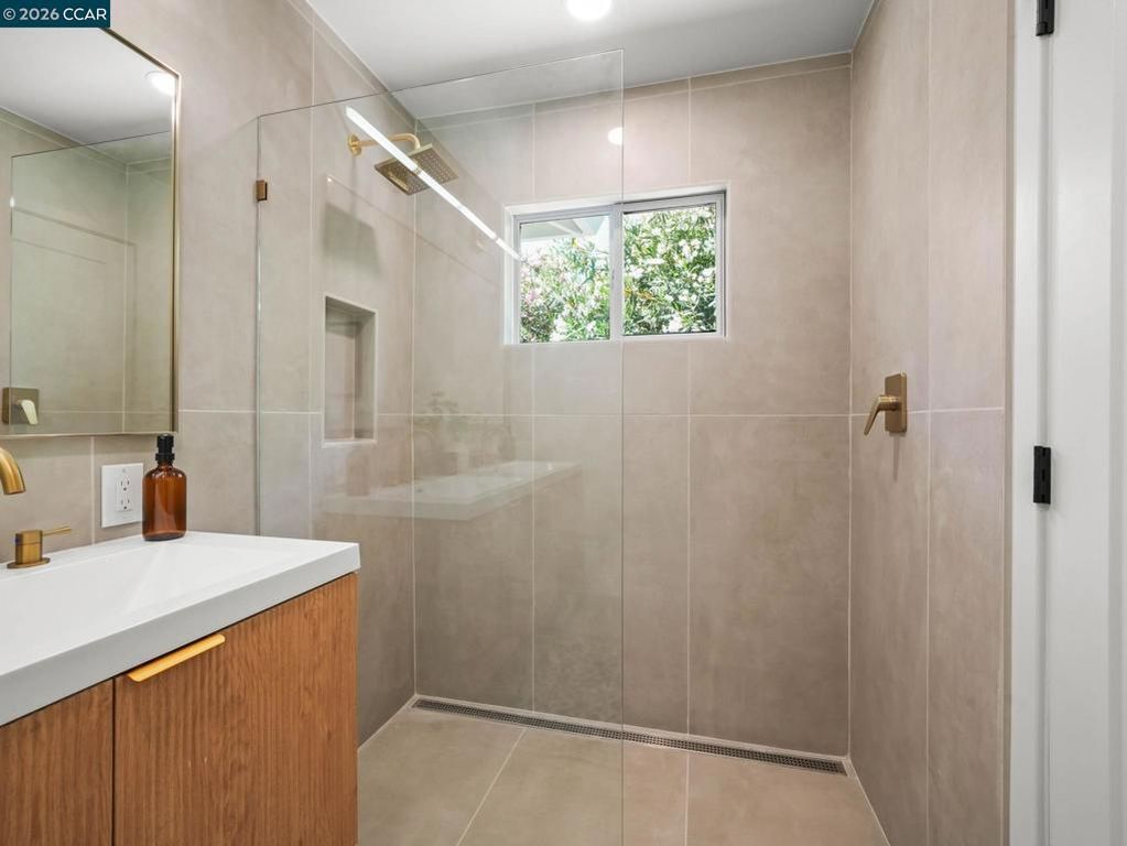 Image 27 of property listing at 136 Arbolado Dr, Walnut Creek, CA 94598