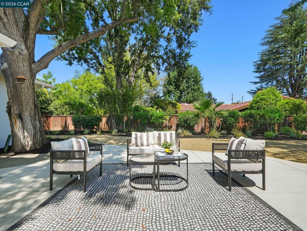Image 37 of property listing at 136 Arbolado Dr, Walnut Creek, CA 94598