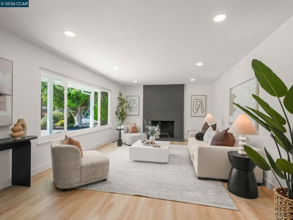 Image 5 of property listing at 136 Arbolado Dr, Walnut Creek, CA 94598