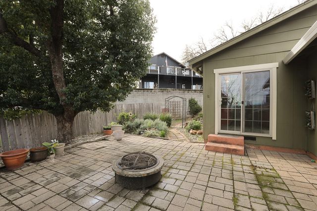 3345 Oakwood Place, Redding, CA 96001