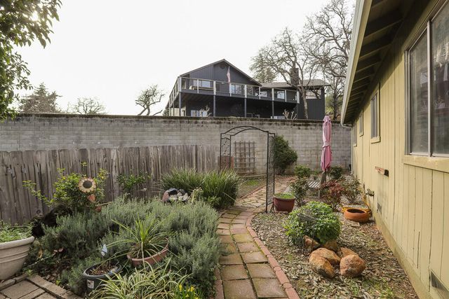 3345 Oakwood Place, Redding, CA 96001