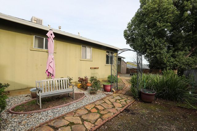 3345 Oakwood Place, Redding, CA 96001