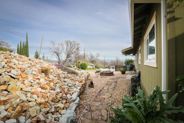 3345 Oakwood Place, Redding, CA 96001