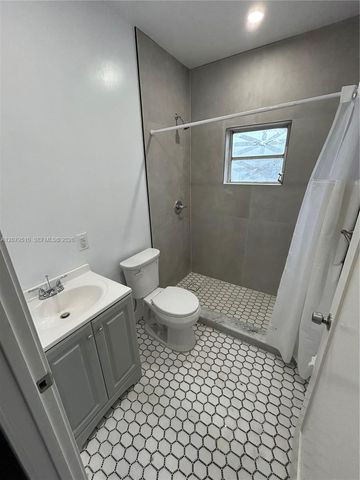 1154 NW 34th Avenue 1, Miami, FL 33125
