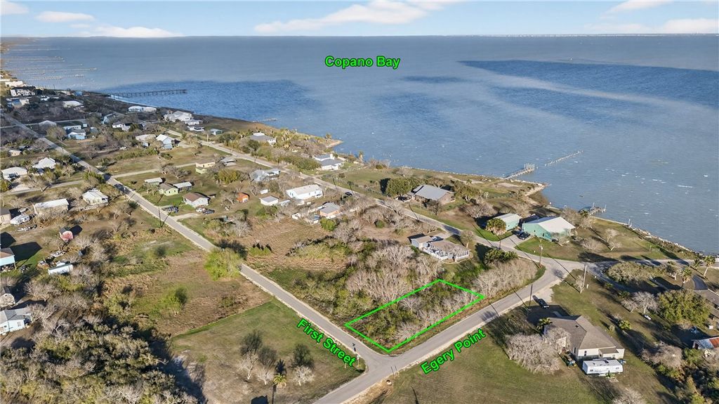 302 First St, Bayside, TX 78340 — photo 2