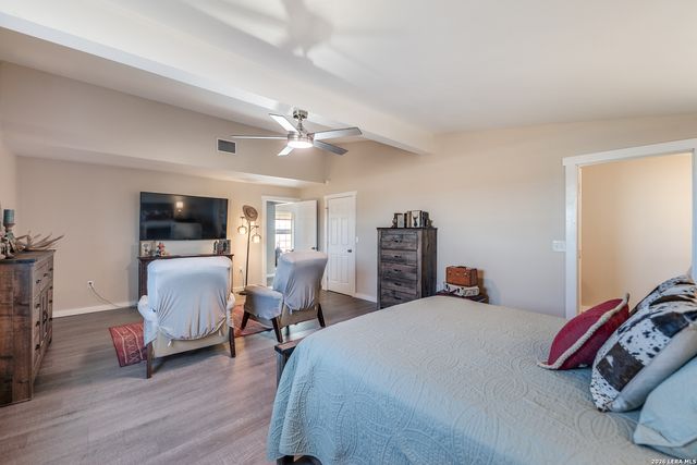 1725 Fm 2504, Poteet, TX 78065