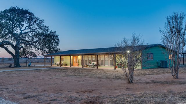 1725 Fm 2504, Poteet, TX 78065