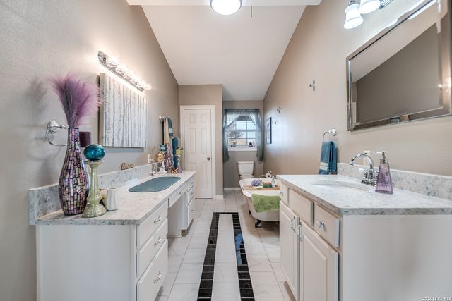 1725 Fm 2504, Poteet, TX 78065