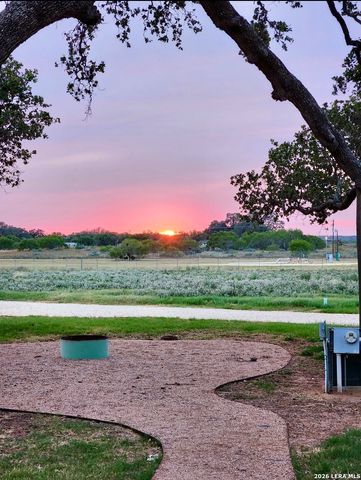 1725 Fm 2504, Poteet, TX 78065