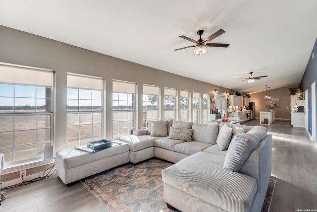 1725 Fm 2504, Poteet, TX 78065