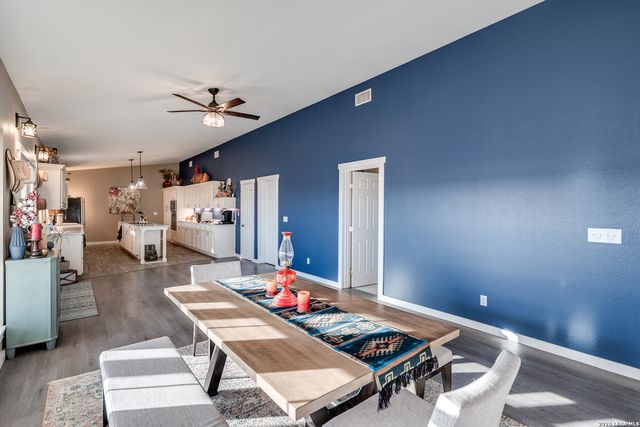 1725 Fm 2504, Poteet, TX 78065