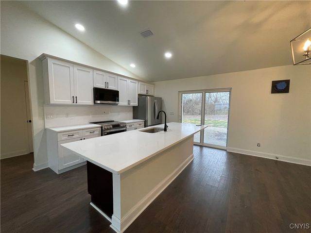 9666 Mallory Road, New Hartford, NY 13413