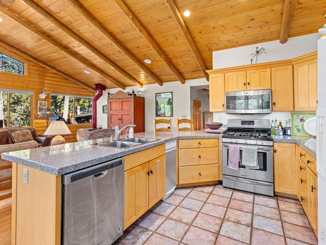 747 Coyote Hill Rd, Allenspark, CO 80510