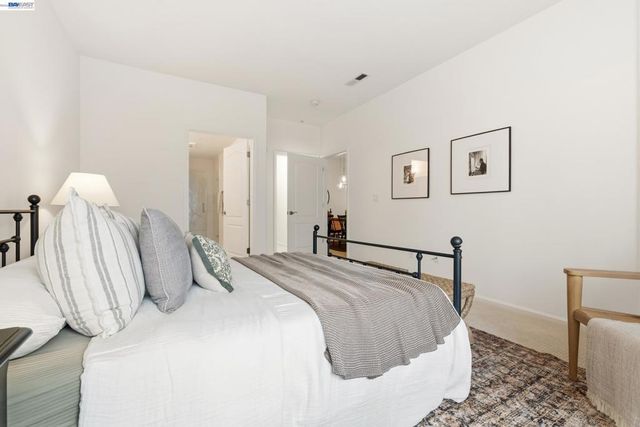 111 Saint Matthews Ave 304, San Mateo, CA 94401