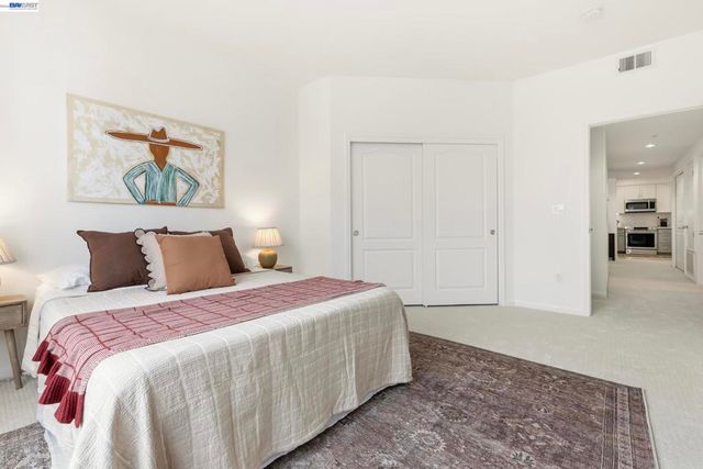 111 Saint Matthews Ave 304, San Mateo, CA 94401