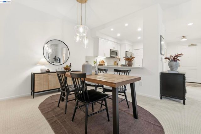 111 Saint Matthews Ave 304, San Mateo, CA 94401