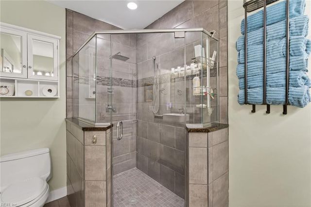 310 24th St Apt 201, Virginia Beach, VA 23451