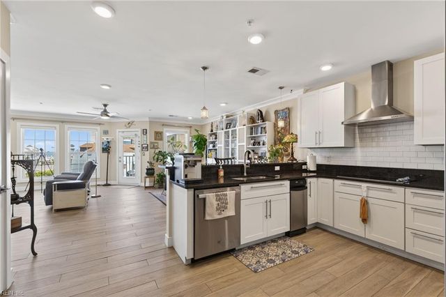 310 24th St Apt 201, Virginia Beach, VA 23451