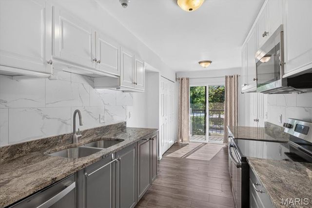 585 Coeur De Royale Drive 201, Creve Coeur, MO 63141