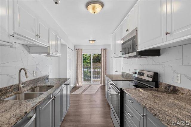 585 Coeur De Royale Drive 201, Creve Coeur, MO 63141