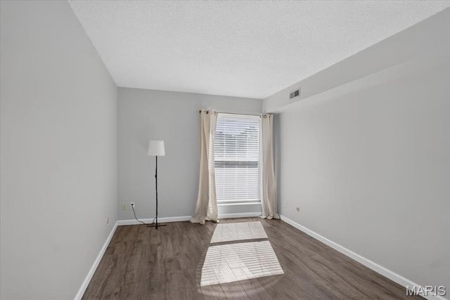 585 Coeur De Royale Drive 201, Creve Coeur, MO 63141