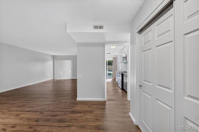 585 Coeur De Royale Drive 201, Creve Coeur, MO 63141