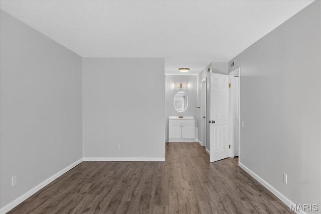 585 Coeur De Royale Drive 201, Creve Coeur, MO 63141