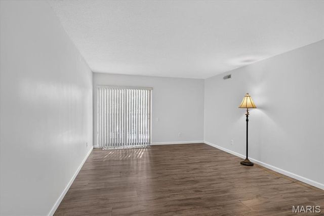 585 Coeur De Royale Drive 201, Creve Coeur, MO 63141