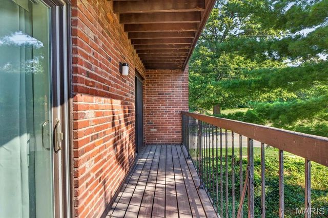 585 Coeur De Royale Drive 201, Creve Coeur, MO 63141