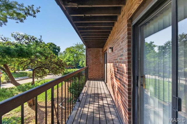 585 Coeur De Royale Drive 201, Creve Coeur, MO 63141