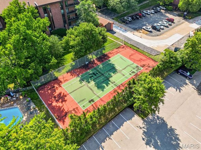 585 Coeur De Royale Drive 201, Creve Coeur, MO 63141