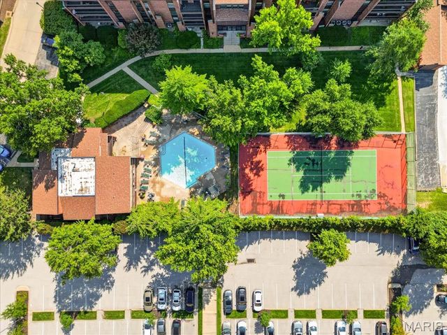 585 Coeur De Royale Drive 201, Creve Coeur, MO 63141