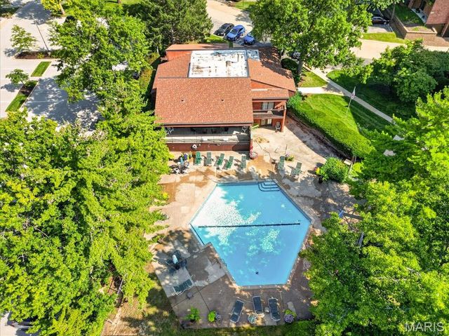 585 Coeur De Royale Drive 201, Creve Coeur, MO 63141