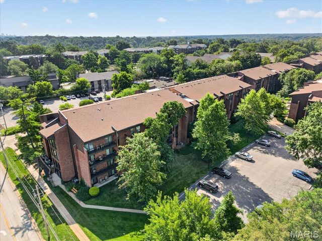 585 Coeur De Royale Drive 201, Creve Coeur, MO 63141