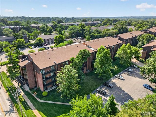 585 Coeur De Royale Drive 201, Creve Coeur, MO 63141
