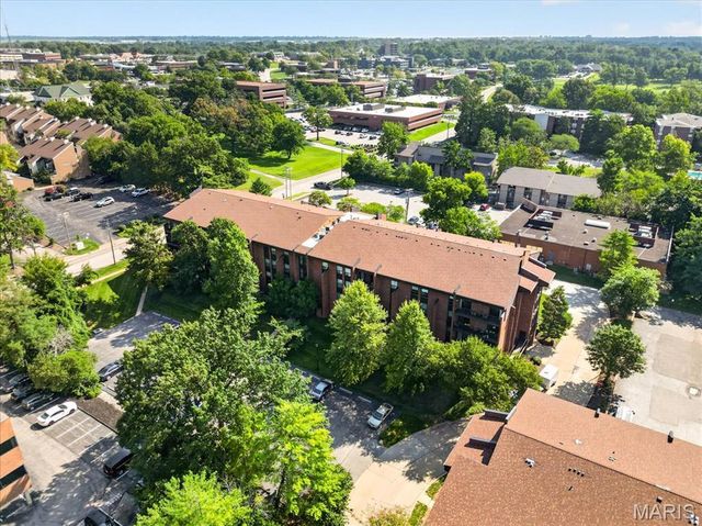 585 Coeur De Royale Drive 201, Creve Coeur, MO 63141