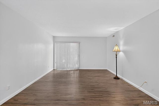585 Coeur De Royale Drive 201, Creve Coeur, MO 63141