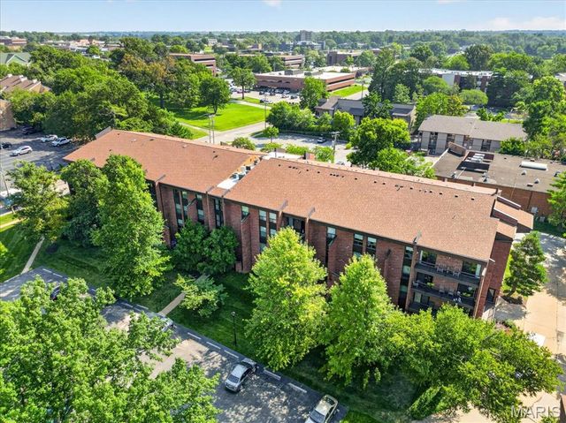 585 Coeur De Royale Drive 201, Creve Coeur, MO 63141