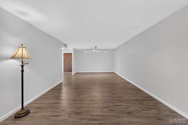 585 Coeur De Royale Drive 201, Creve Coeur, MO 63141