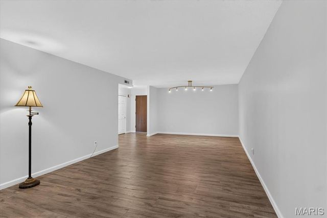 585 Coeur De Royale Drive 201, Creve Coeur, MO 63141