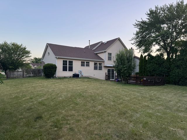 2404 Kenmore Court, Schaumburg, IL 60193
