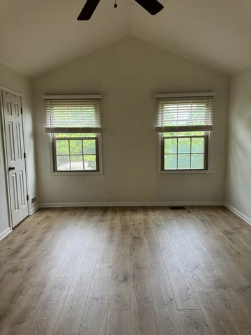 2404 Kenmore Court, Schaumburg, IL 60193