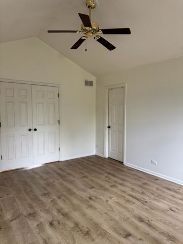 2404 Kenmore Court, Schaumburg, IL 60193