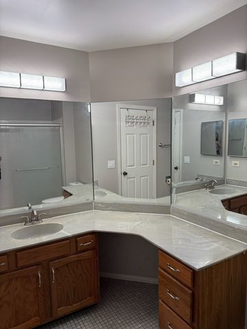 2404 Kenmore Court, Schaumburg, IL 60193