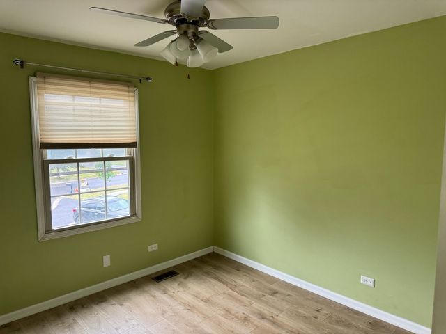 2404 Kenmore Court, Schaumburg, IL 60193