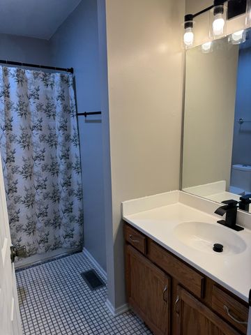 2404 Kenmore Court, Schaumburg, IL 60193