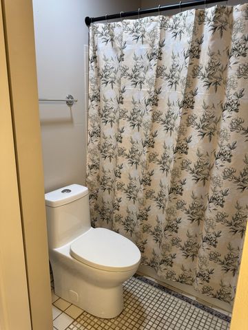 2404 Kenmore Court, Schaumburg, IL 60193