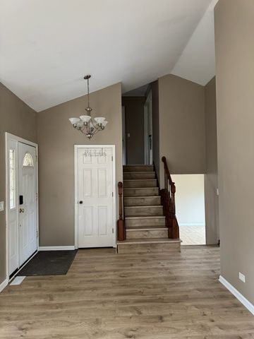 2404 Kenmore Court, Schaumburg, IL 60193